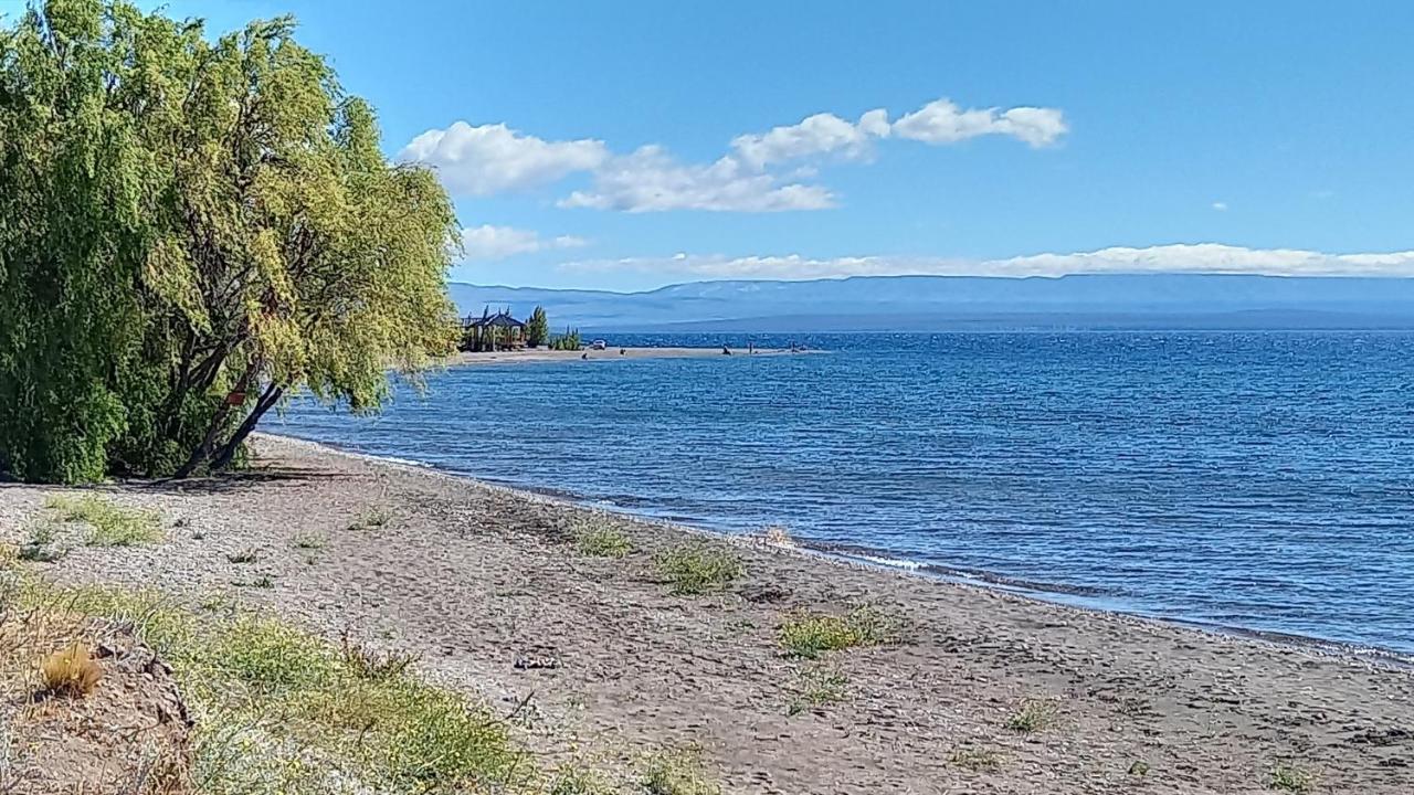 Casa Costanera Lago Buenos Aires, Los Antiguos Bagian luar foto