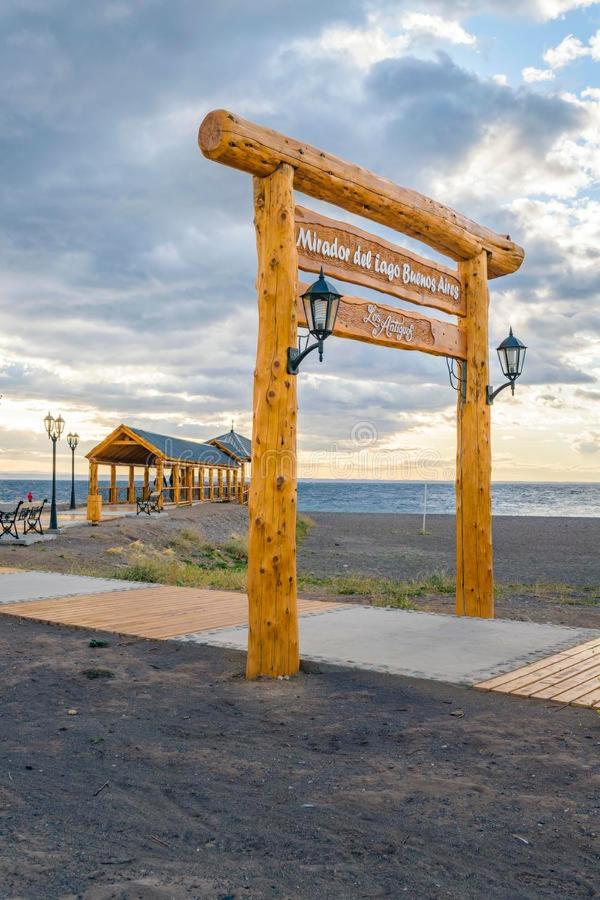 Casa Costanera Lago Buenos Aires, Los Antiguos Bagian luar foto
